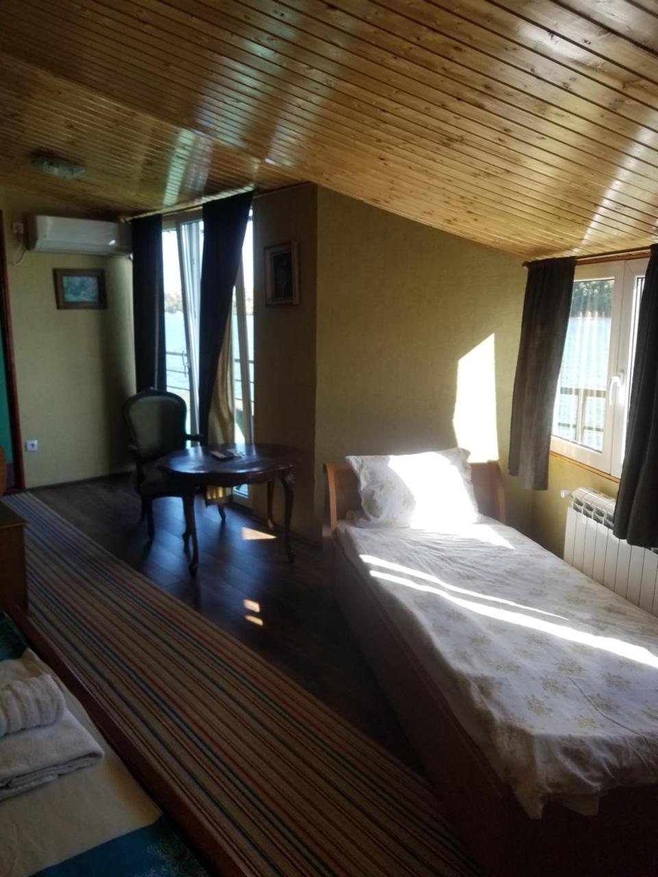 Hostel Otard Belgrado Esterno foto